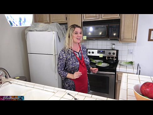 ❤️ Matrigna che lo munge in cucina prima del suo appuntamento Video di sessoal it.dickies-shop.ru ❌️