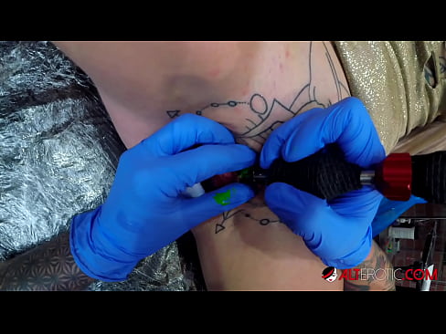 ❤️ Estremamente tatuato hottie Sully Savage ottenuto un tatuaggio sul suo clitoride Video di sessoal it.dickies-shop.ru ❌️
